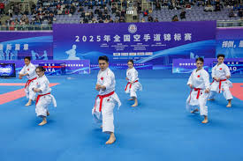 而C罗则更 而C罗则更